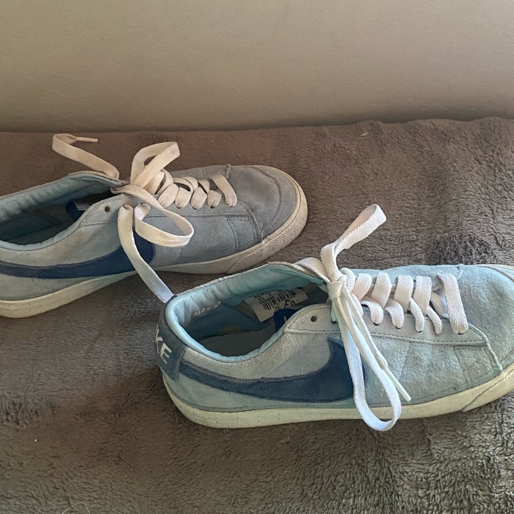 Vintage style Nikes.